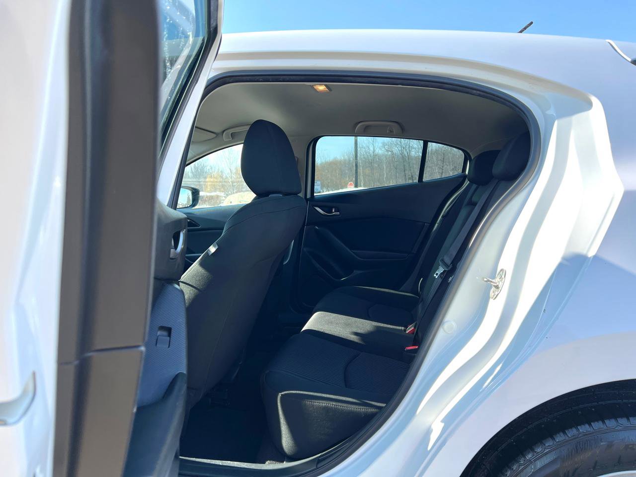 Used 2015 MAZDA MAZDA3 i Touring image 32