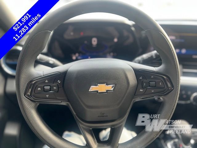 Used 2025 Chevrolet Trax LT image 12