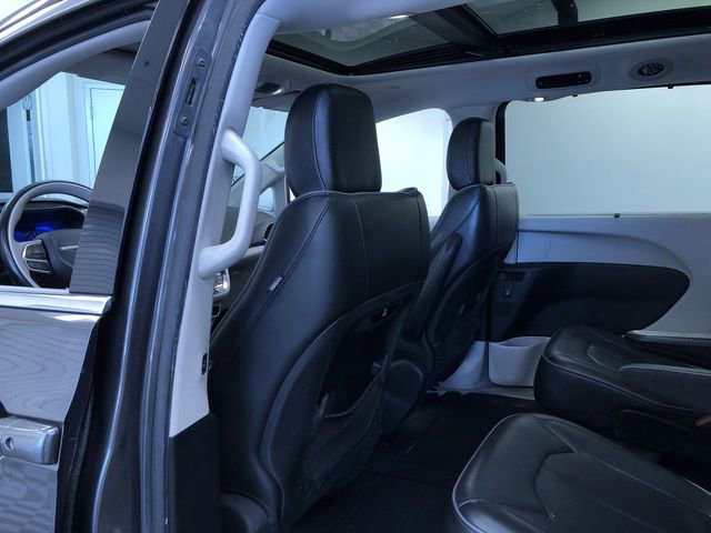 Used 2018 Chrysler Pacifica Limited w/ Tire & Wheel Group FWD image 20