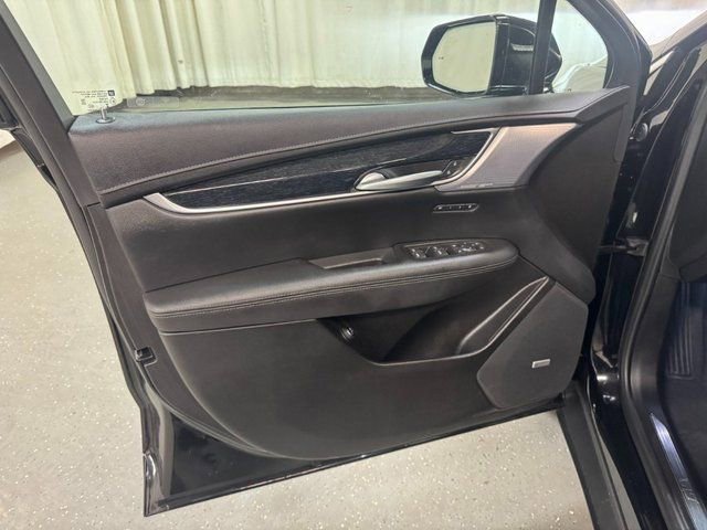 Used 2025 Cadillac XT5 Premium Luxury image 16