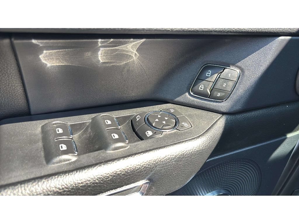 Used 2019 Ford Expedition XLT w/ Equipment Group 202A AWD/4WD image 22