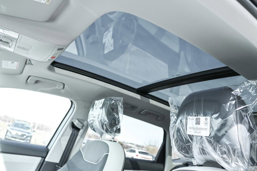 New 2025 Volkswagen Taos SE image 31