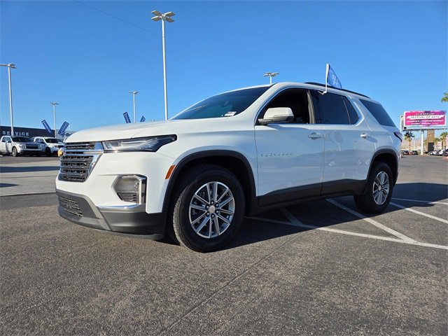 Used 2023 Chevrolet Traverse LT w/ Rear Camera Mirror Package image 3