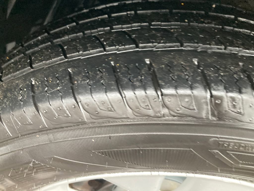 Used 2016 Nissan Rogue SV image 38