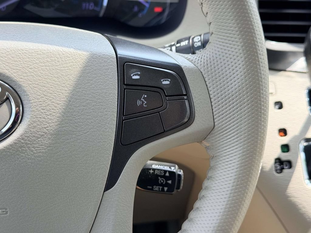 Used 2013 Toyota Sienna XLE FWD image 8