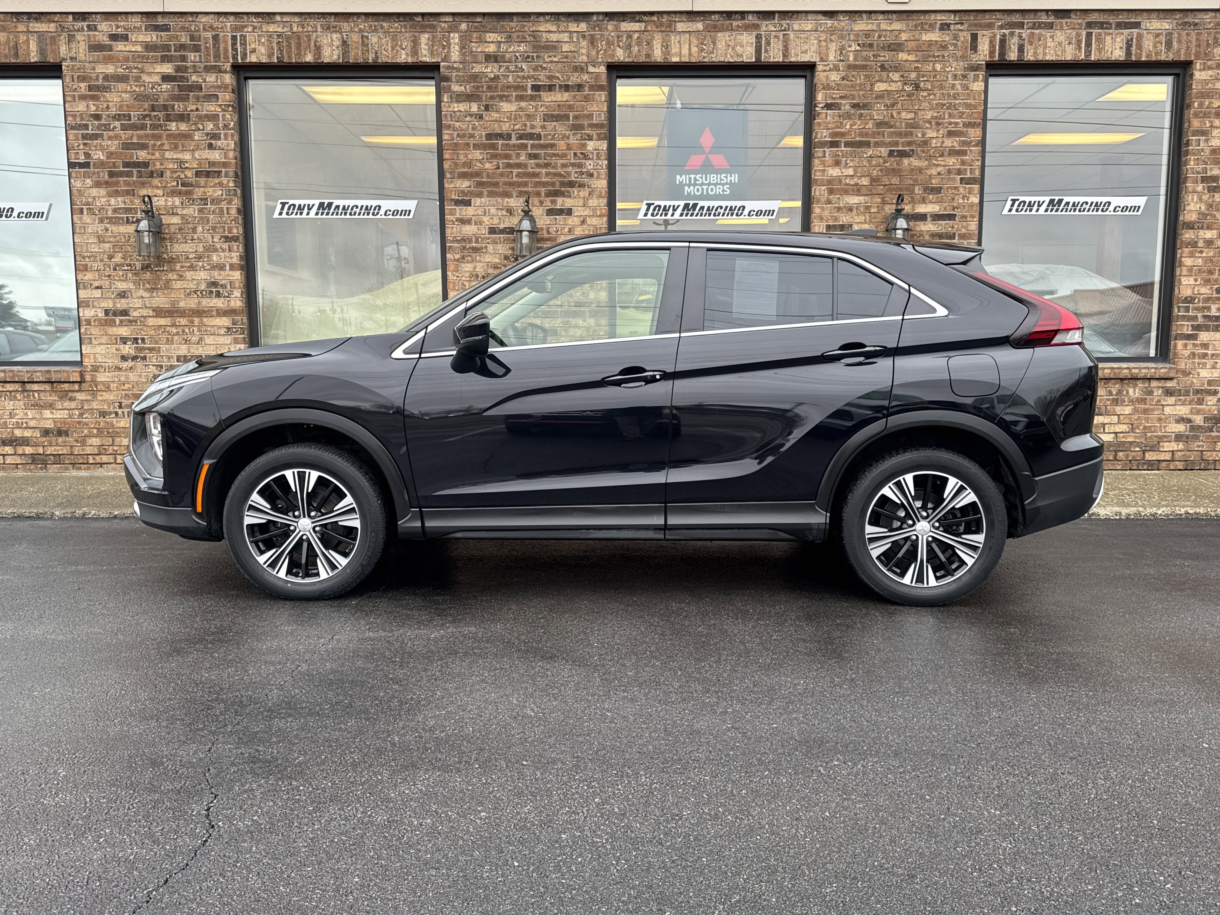 Used 2022 Mitsubishi Eclipse Cross SE image 2