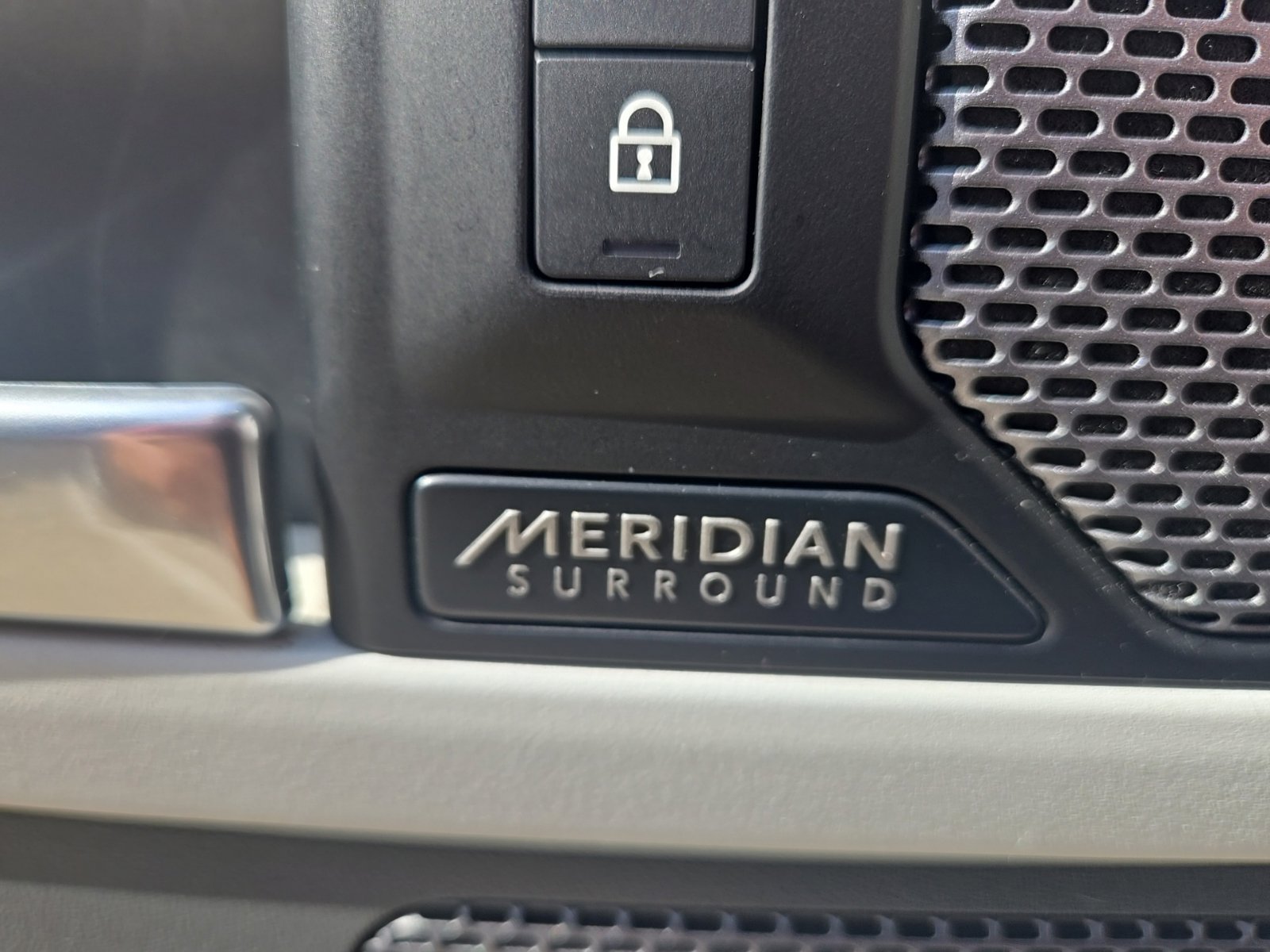 Used 2022 Land Rover Defender 110 SE AWD/4WD image 14