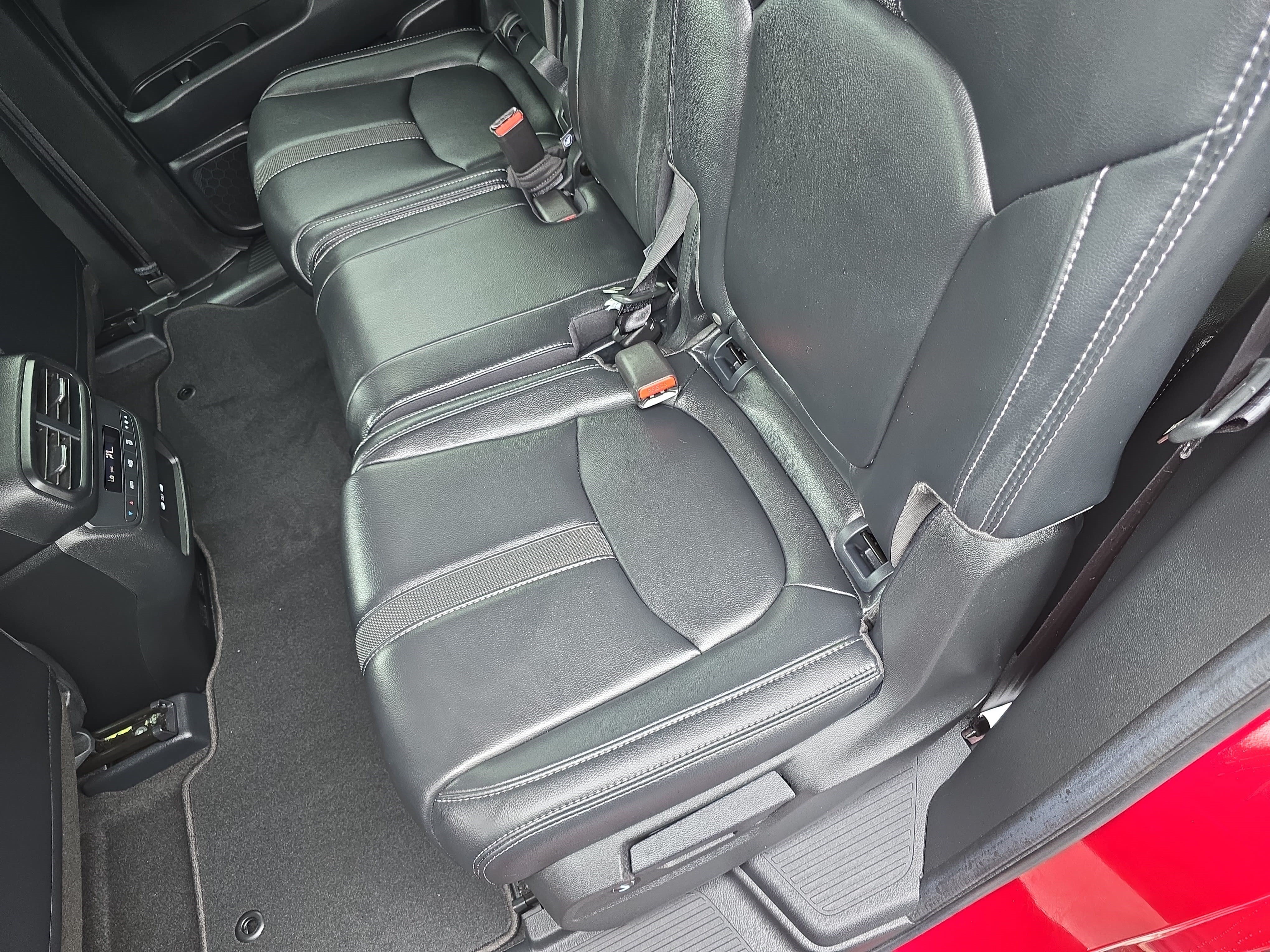 Used 2024 Honda Pilot Touring image 16
