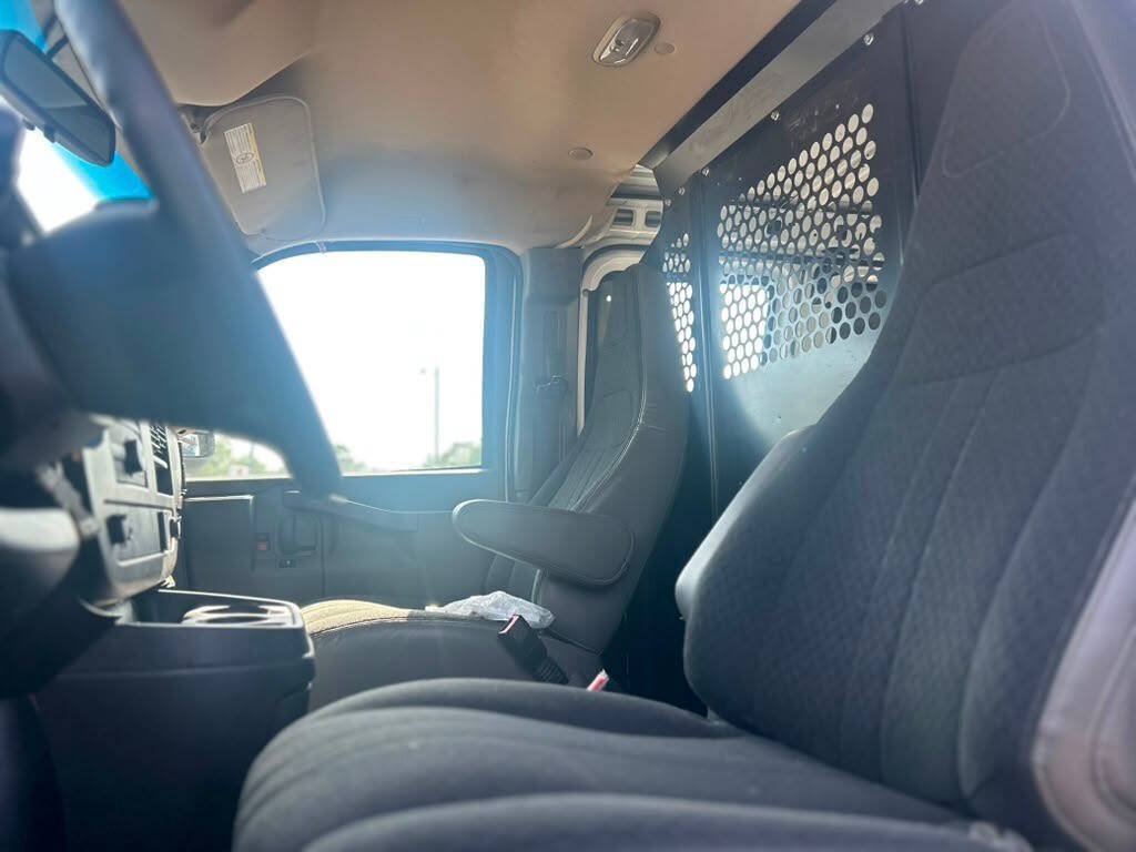 Used 2022 Chevrolet Express 2500 w/ Driver Convenience Package RWD image 11