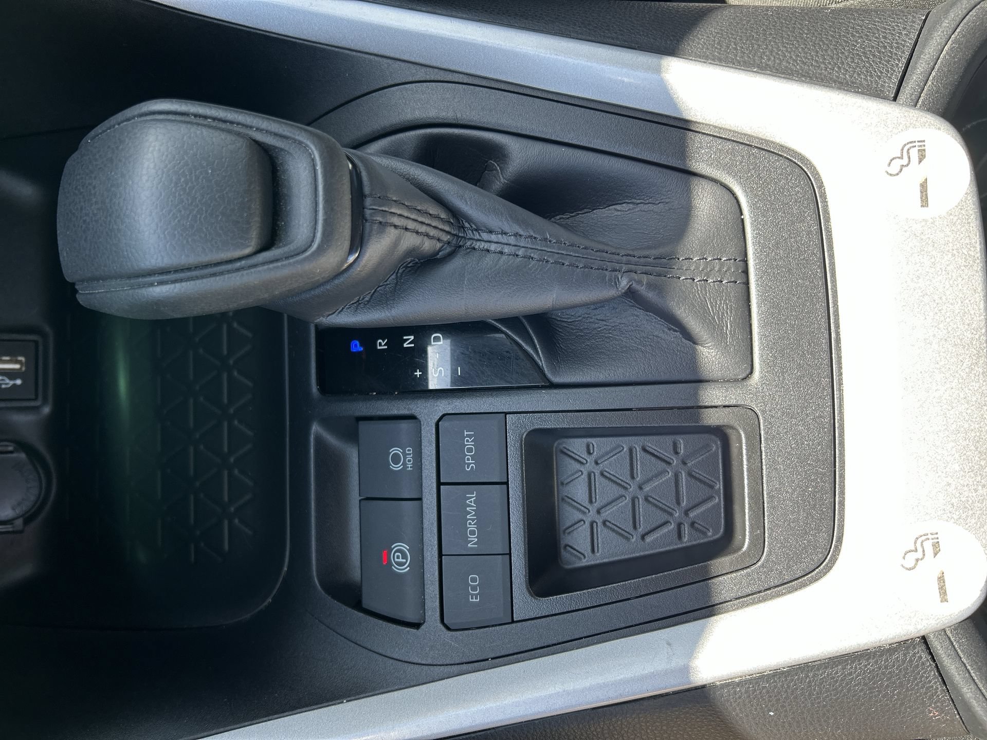 Used 2025 Toyota RAV4 XLE FWD image 21