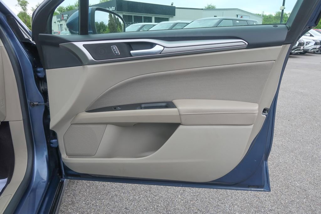 Used 2019 Ford Fusion SE FWD image 19