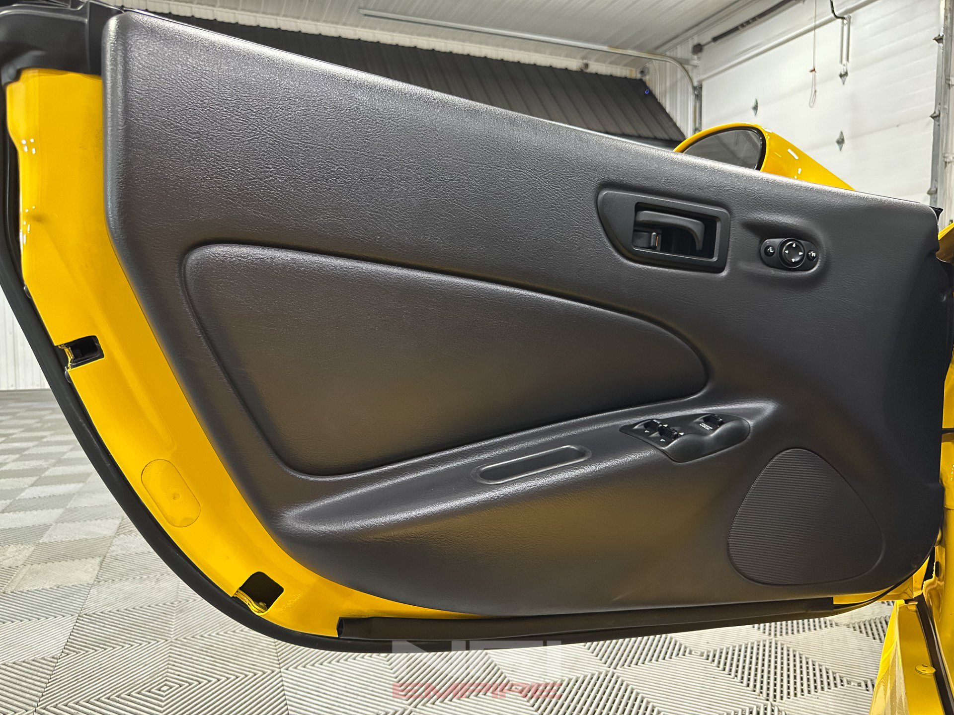 Used 1999 Plymouth Prowler RWD image 40