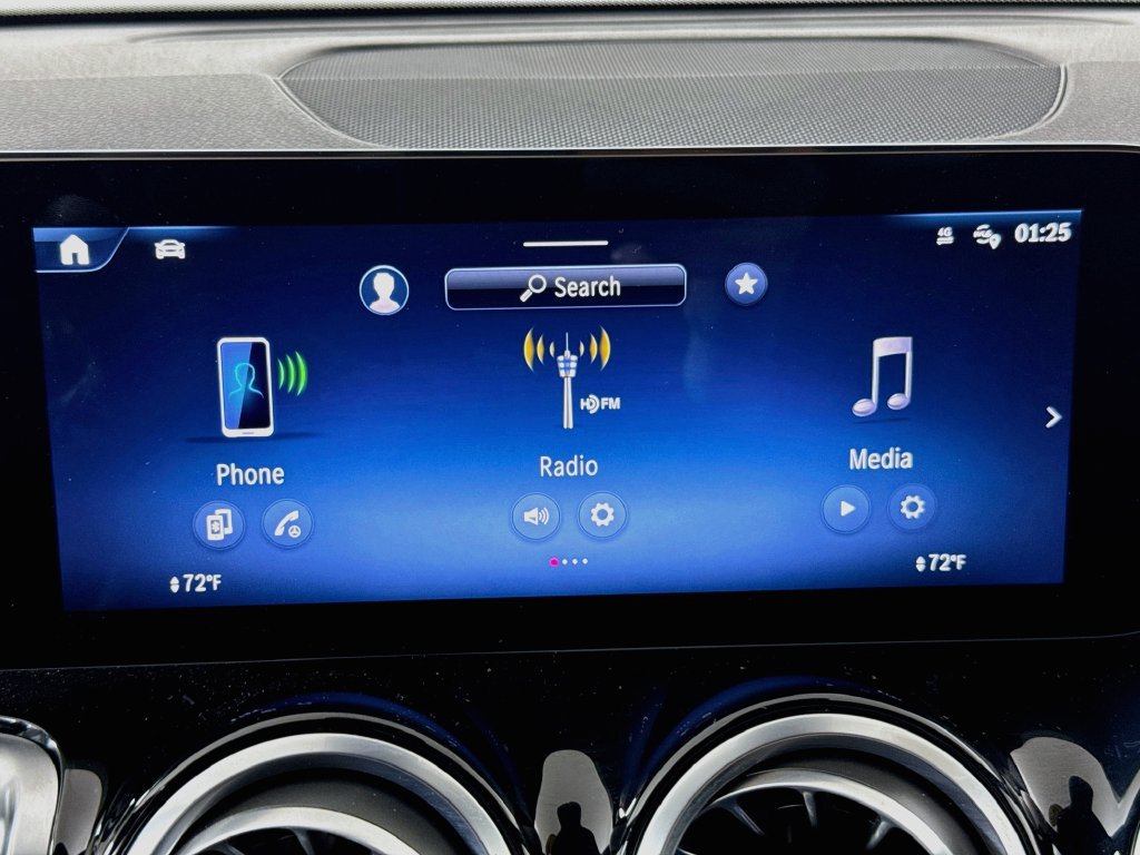 Used 2025 Mercedes-Benz GLB 250 4MATIC w/ Winter Package image 14