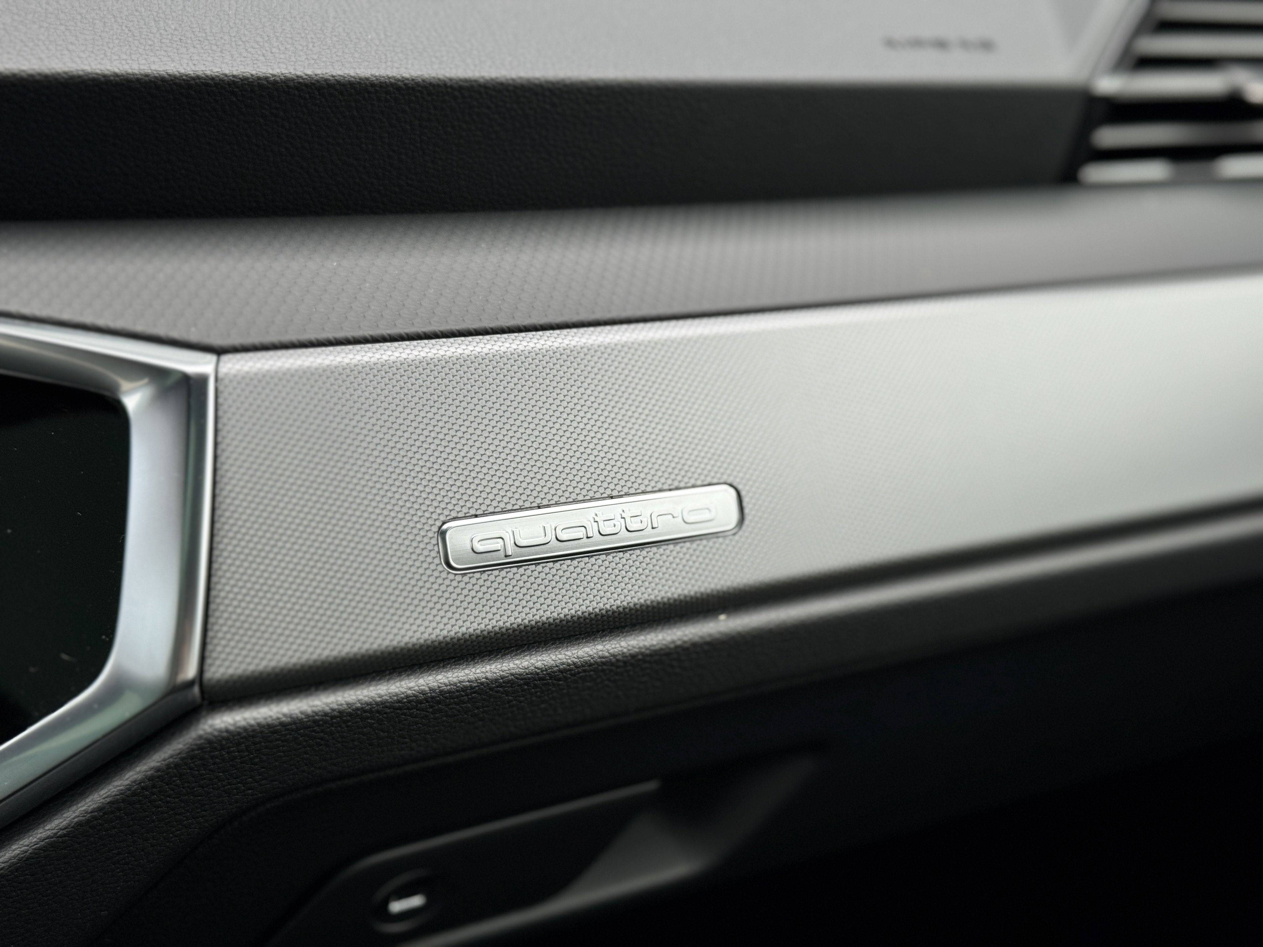 New 2025 Audi Q3 2.0T Premium image 17