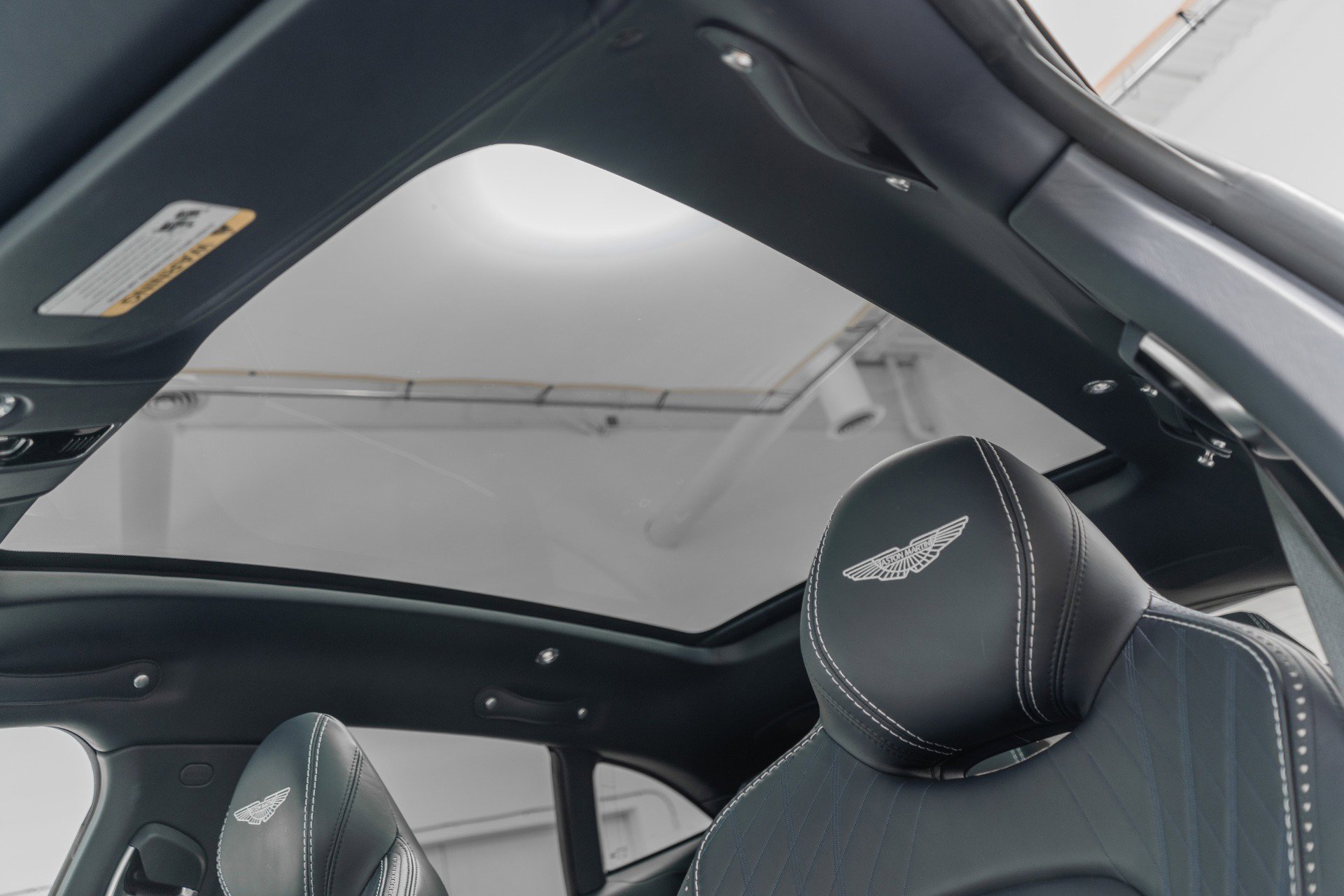 Used 2022 Aston Martin DBX image 18