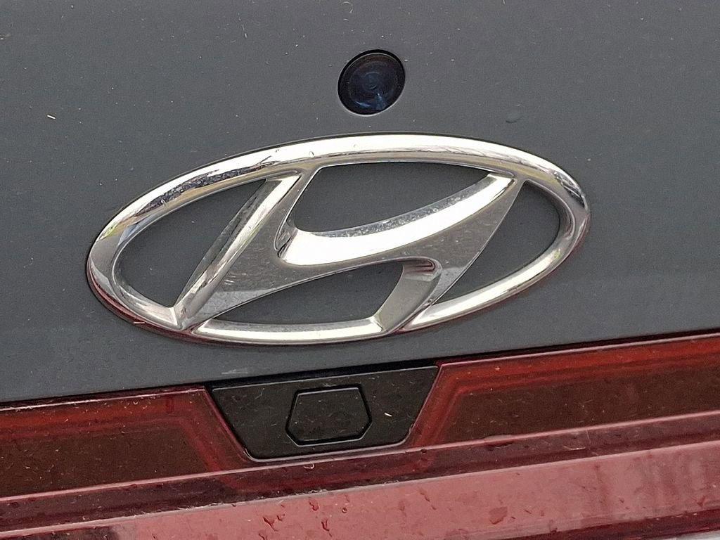 Used 2023 Hyundai Elantra Limited w/ Preferred Accessory Package image 24
