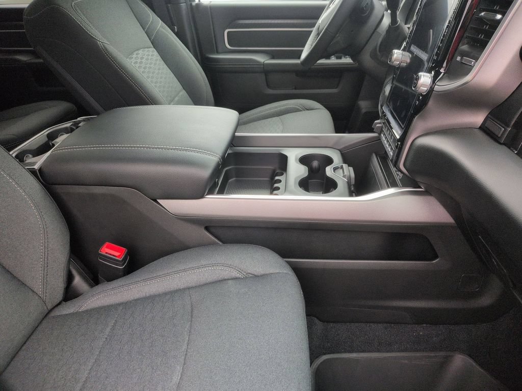 New 2026 RAM 3500 Big Horn AWD/4WD image 33