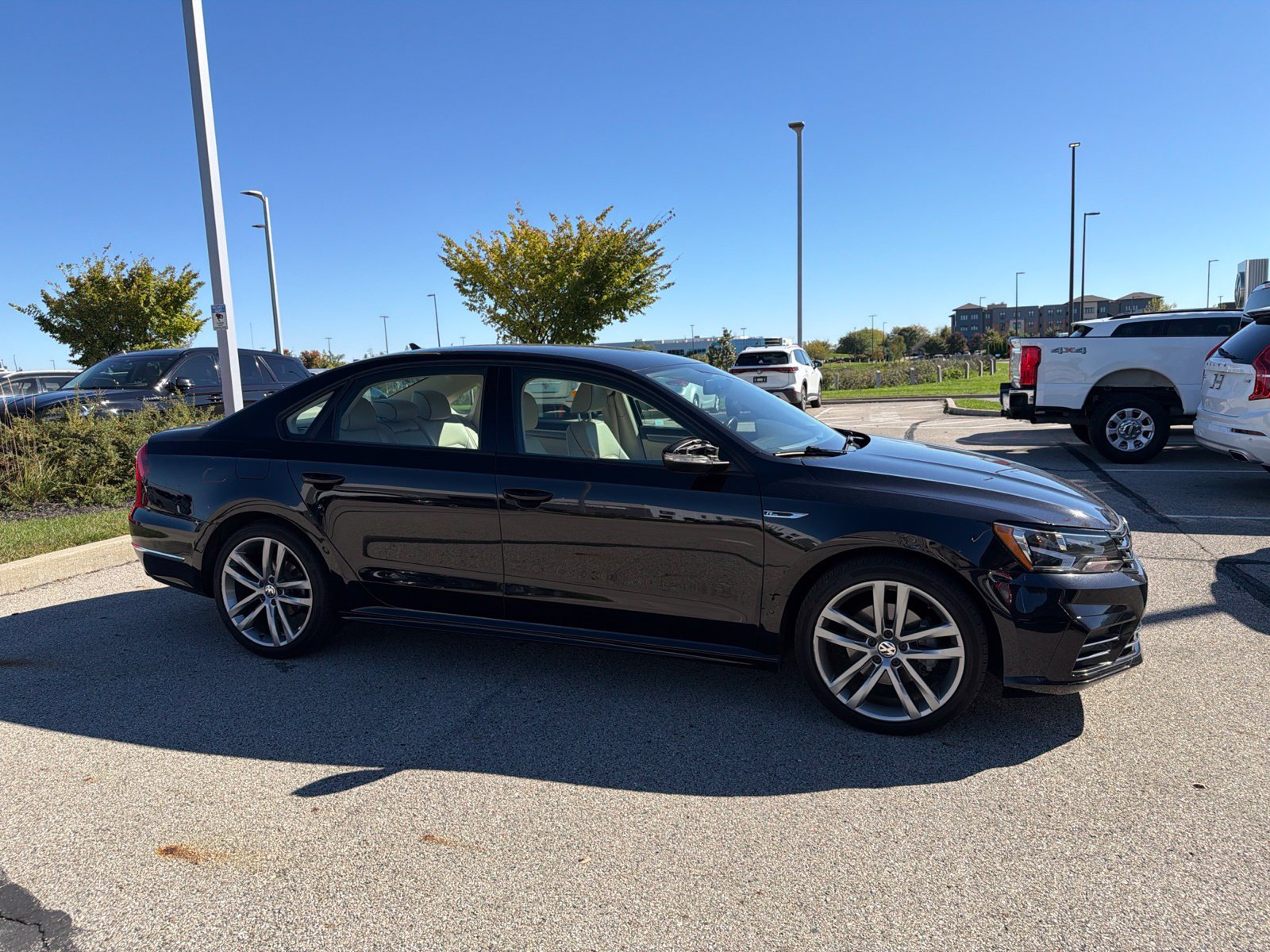Used 2018 Volkswagen Passat 2.0T R-Line FWD image 1