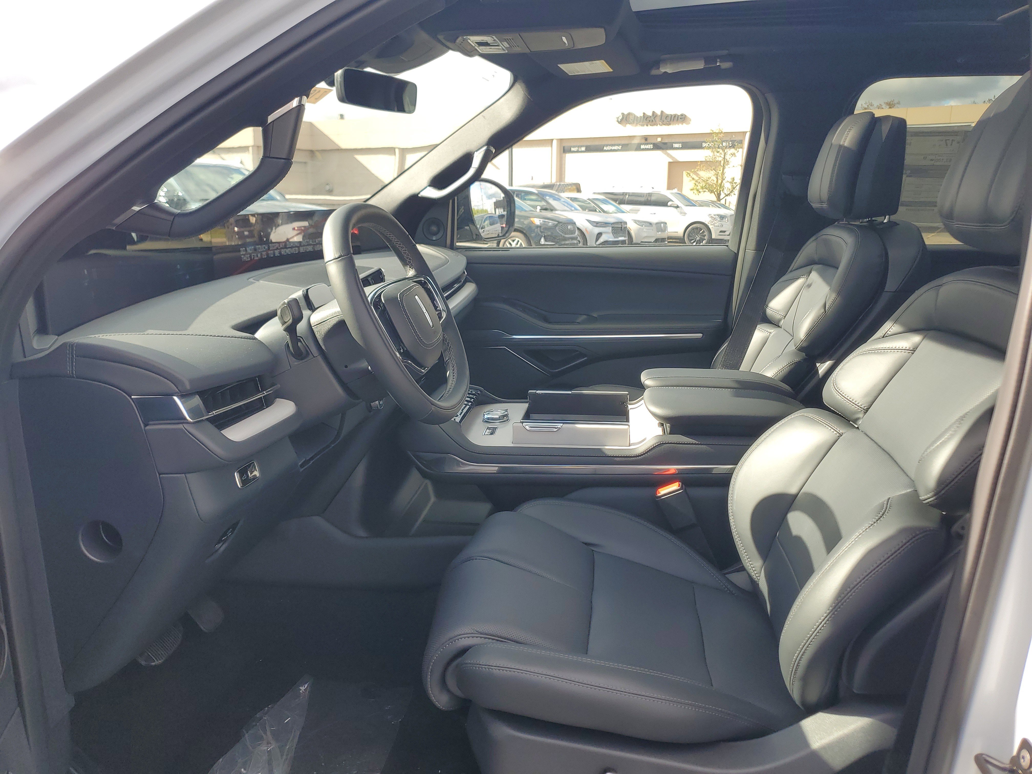 New 2025 Lincoln Navigator Reserve w/ Jet Appearance Package image 12