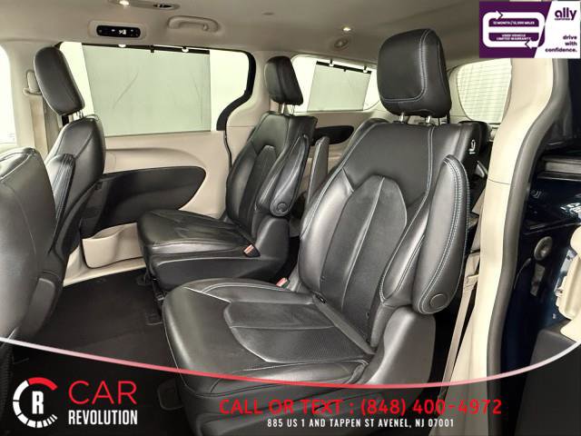 Used 2021 Chrysler Pacifica Touring-L image 56
