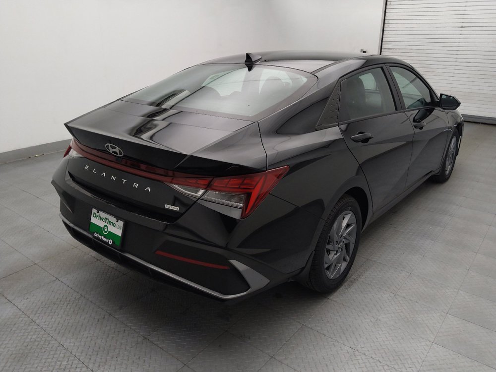 Used 2024 Hyundai Elantra Blue FWD image 9