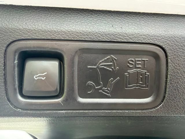 Used 2019 Ford Expedition Limited w/ Equipment Group 302A AWD/4WD image 12