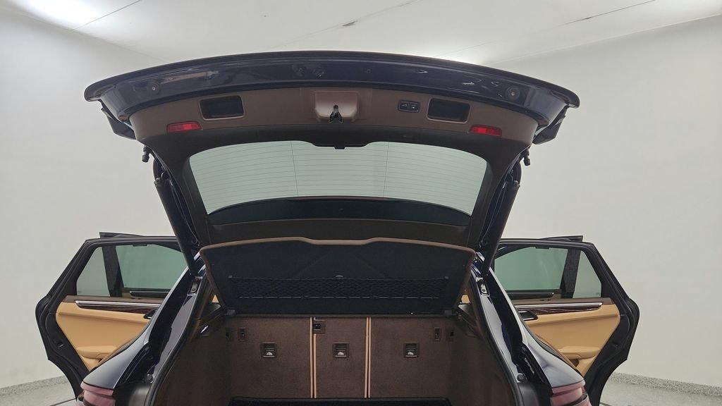 Used 2017 Porsche Macan Turbo AWD/4WD image 44