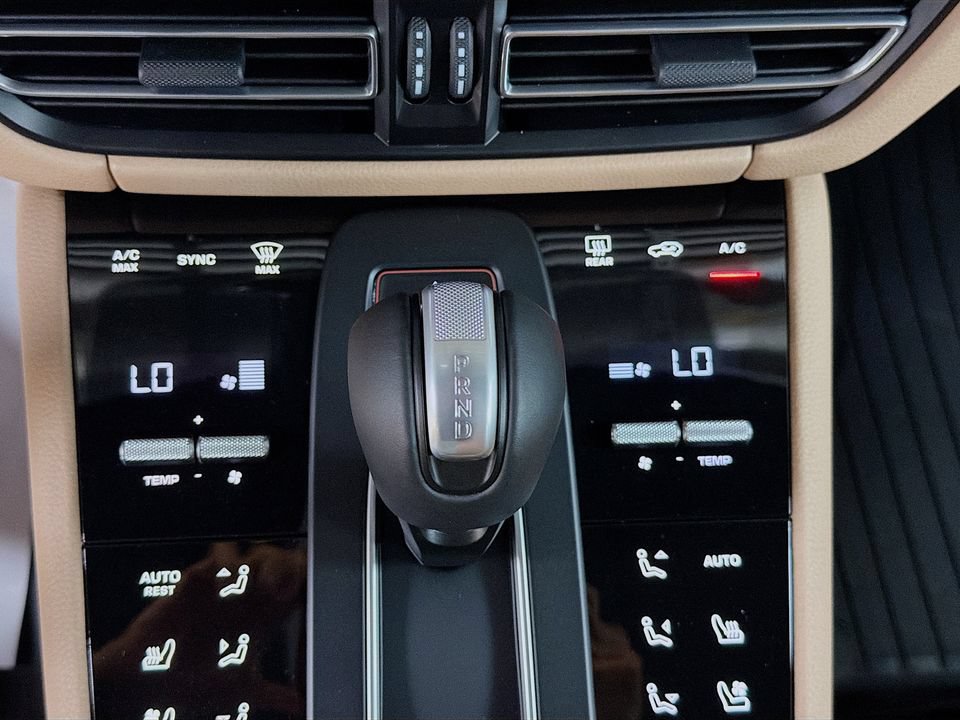 New 2026 Porsche Macan AWD/4WD image 18
