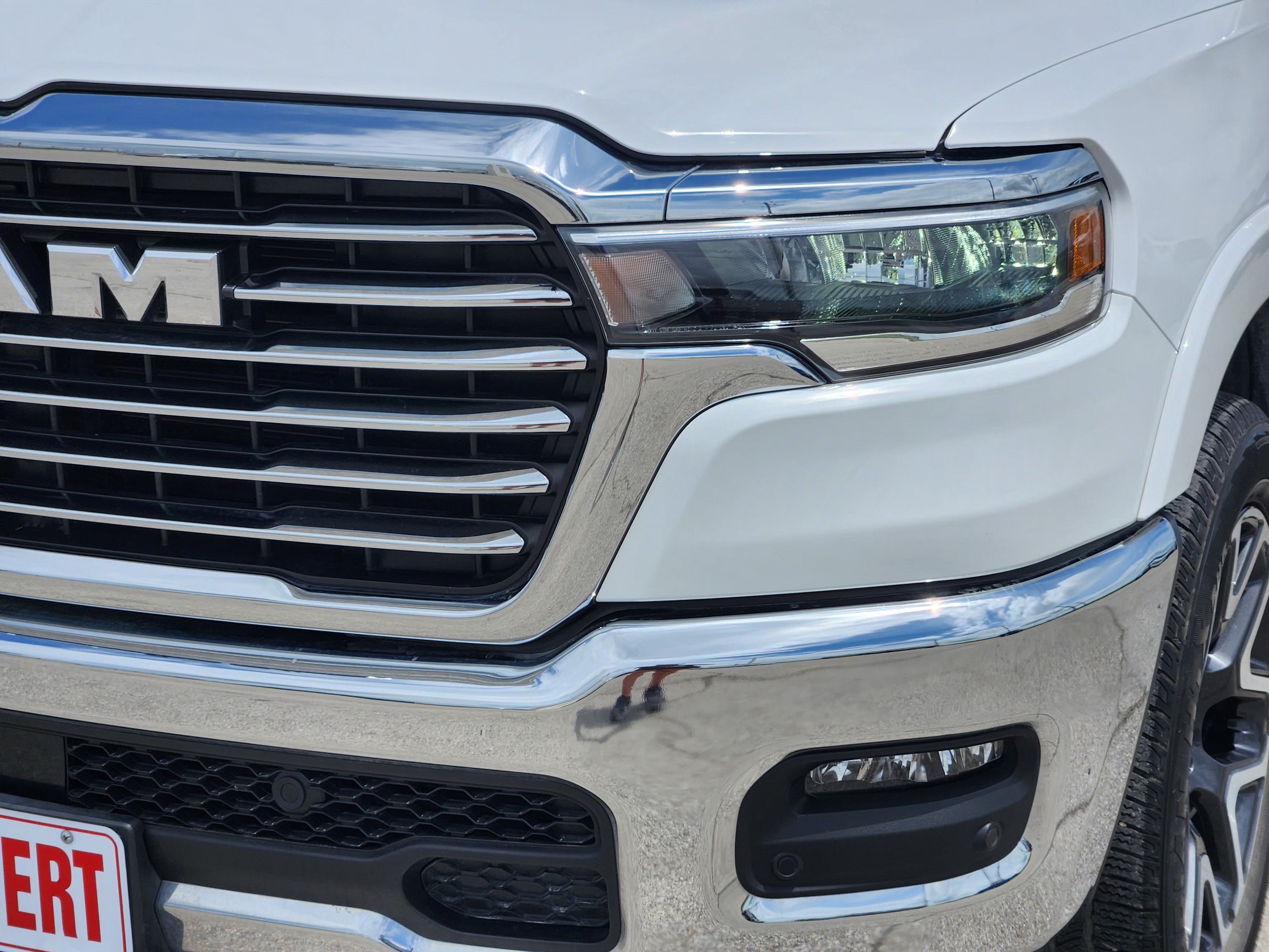 Used 2025 RAM 1500 Laramie AWD/4WD image 8