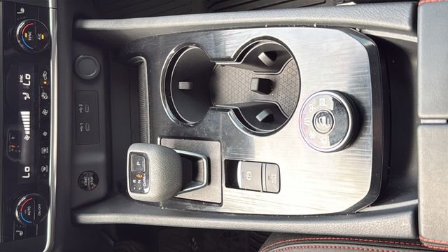 Used 2025 Nissan Rogue SV AWD/4WD image 8