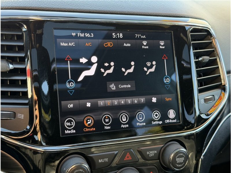 Used 2020 Jeep Grand Cherokee Limited w/ Luxury Group II image 46