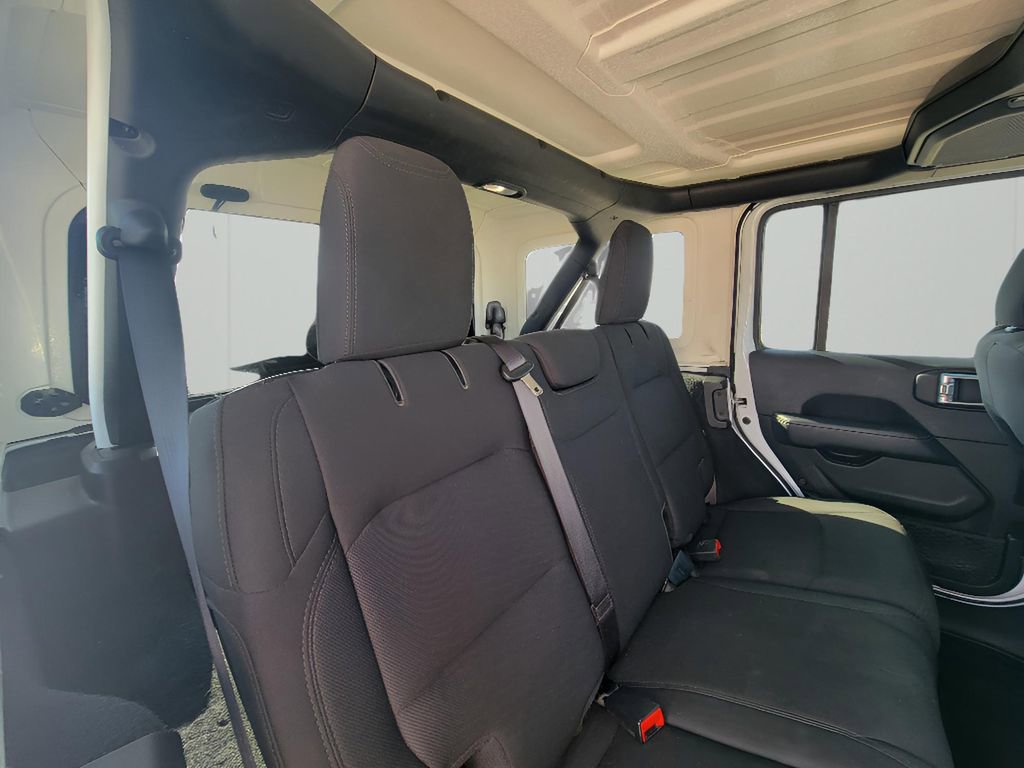 Used 2020 Jeep Wrangler Unlimited Sahara image 31