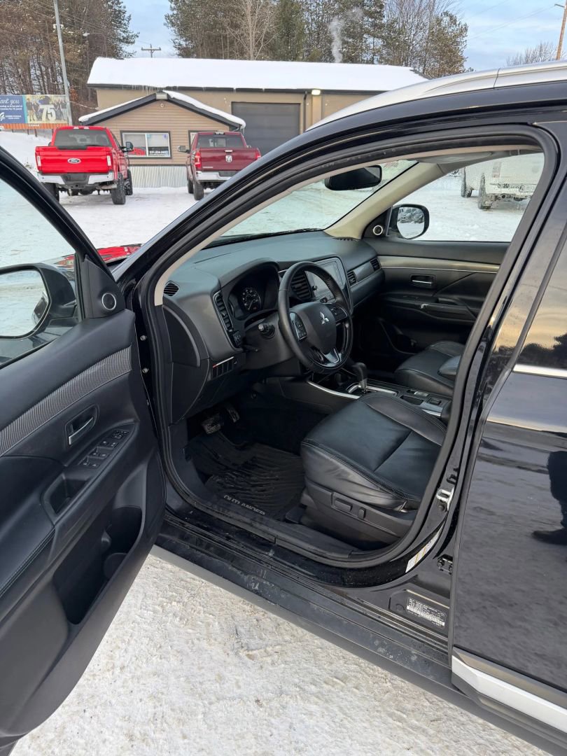 Used 2019 Mitsubishi Outlander SE image 15