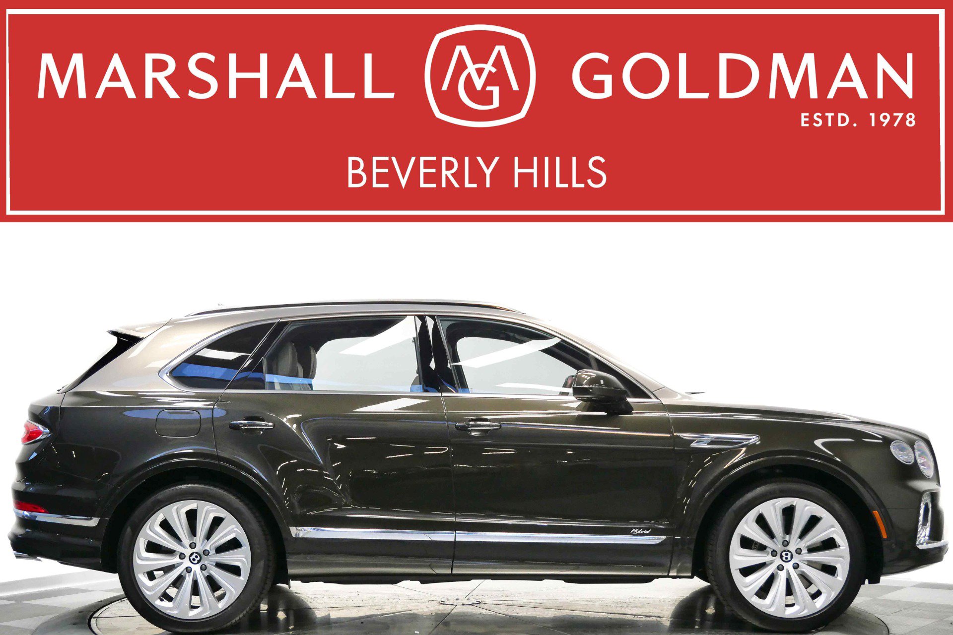 Used 2021 Bentley Bentayga Plug-In Hybrid image 1