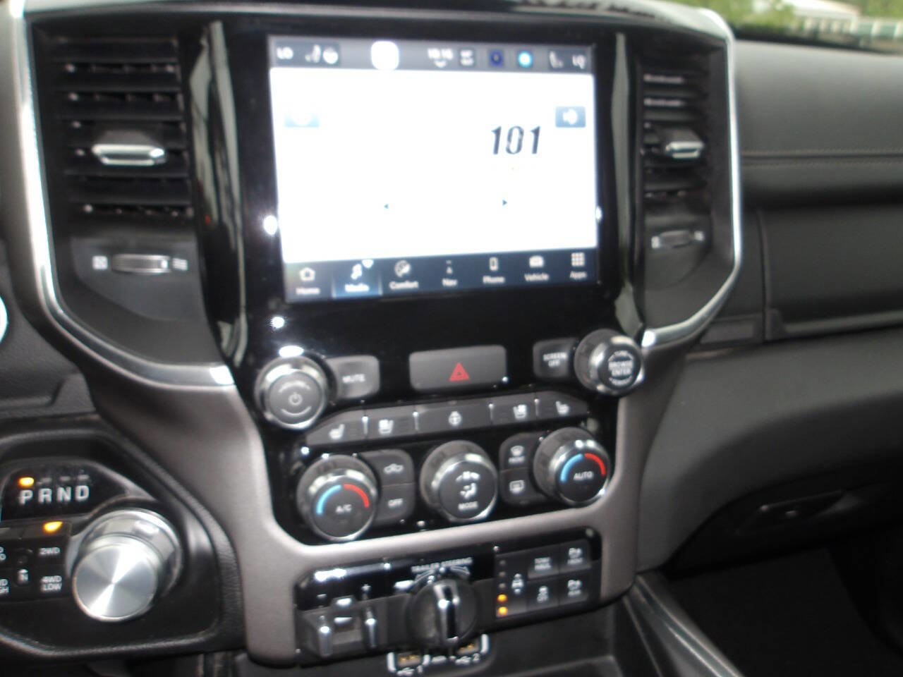 Used 2022 RAM 1500 Laramie w/ Sport Appearance Package AWD/4WD image 19