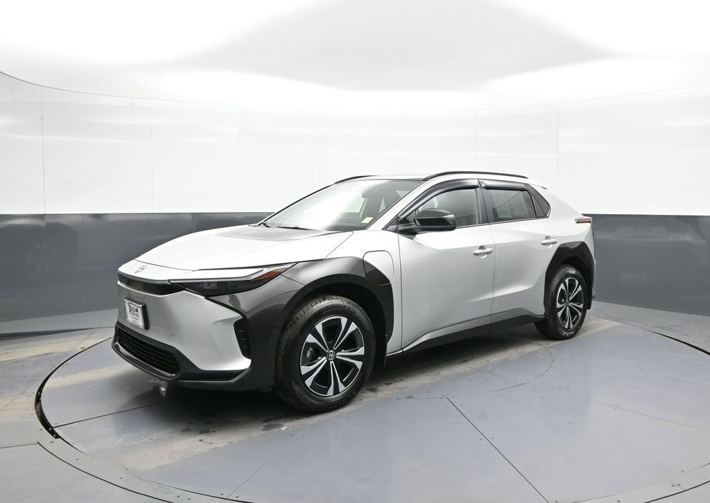 Used 2023 Toyota bZ4X XLE w/ Weather Package image 10