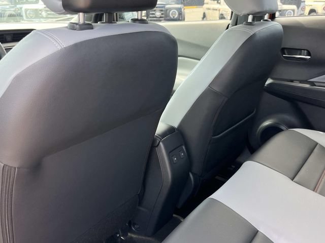 Used 2023 Nissan Kicks SR w/ SR Premium Package FWD image 19