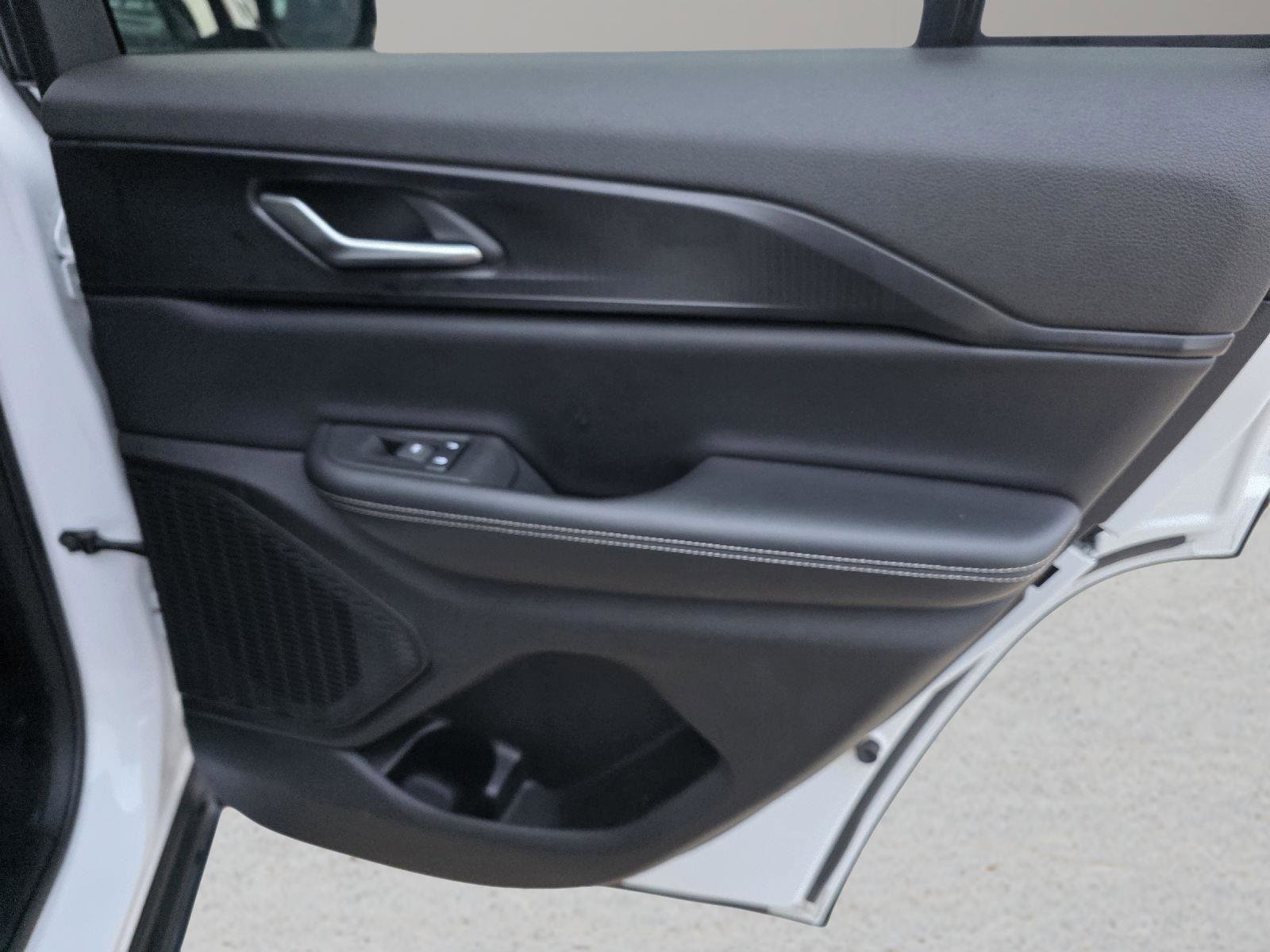 Used 2024 Jeep Grand Cherokee Altitude image 31