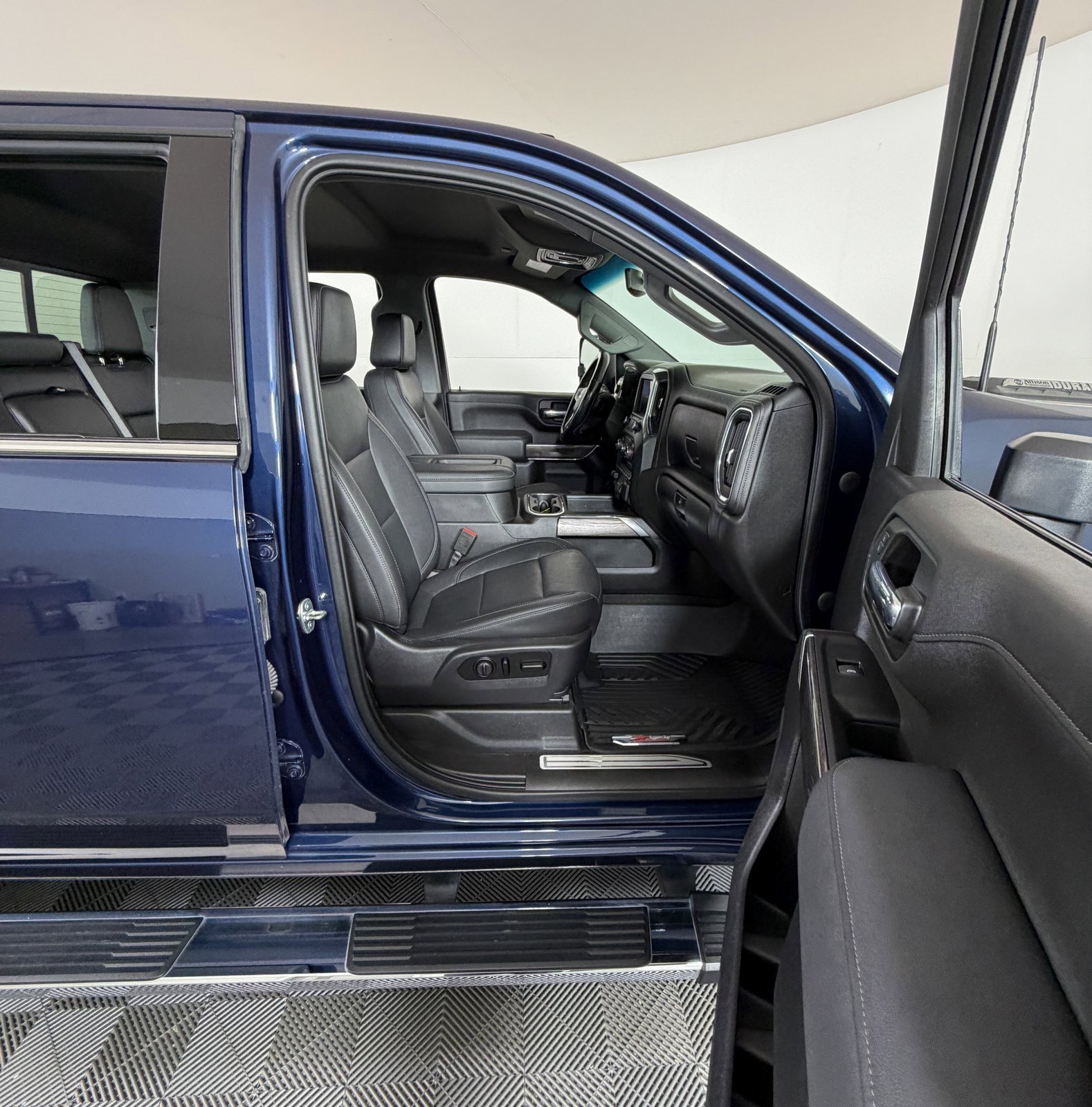 Used 2021 Chevrolet Silverado 2500 LTZ image 6