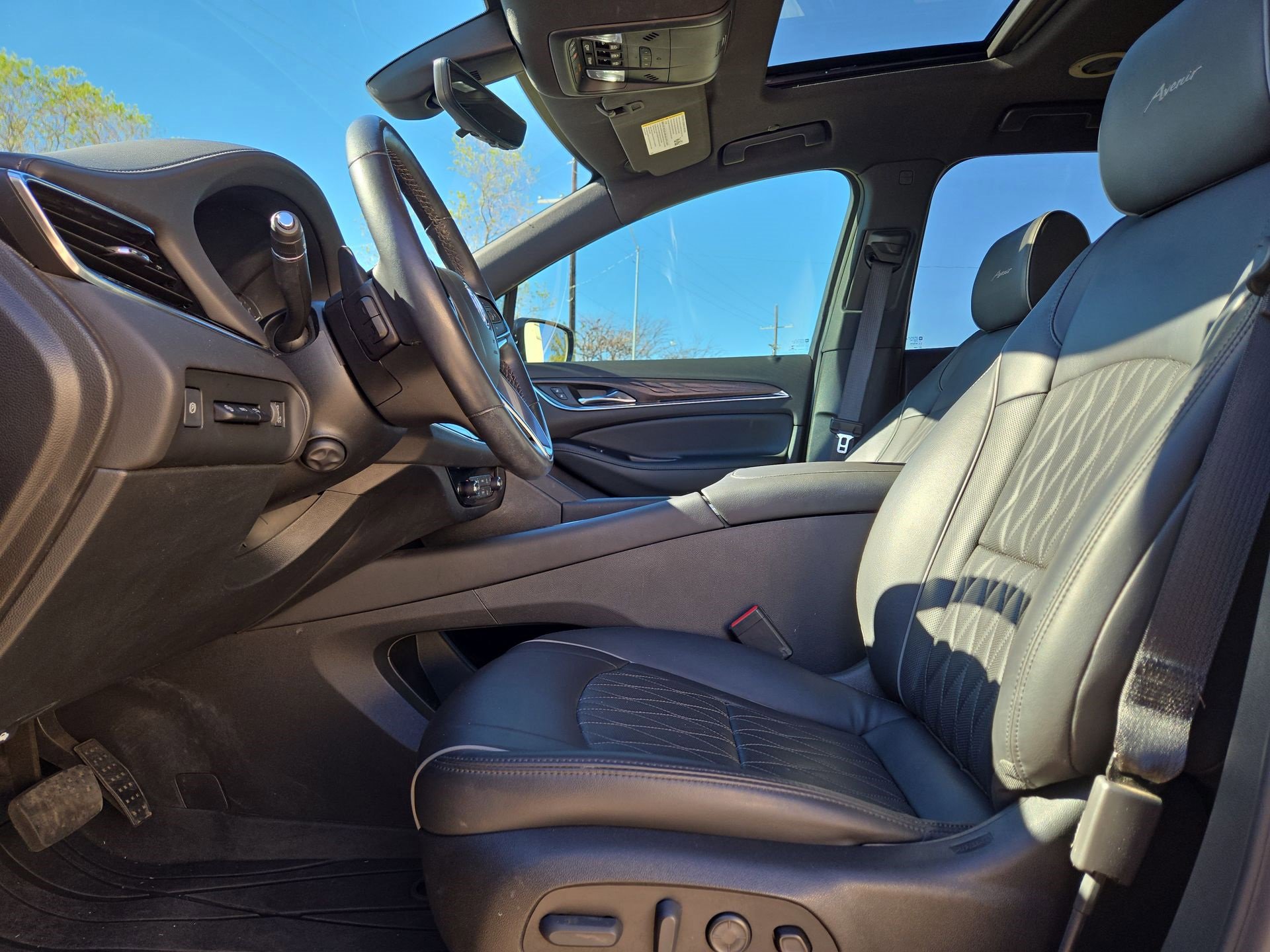 Used 2022 Buick Enclave Avenir w/ Avenir Technology Package image 16