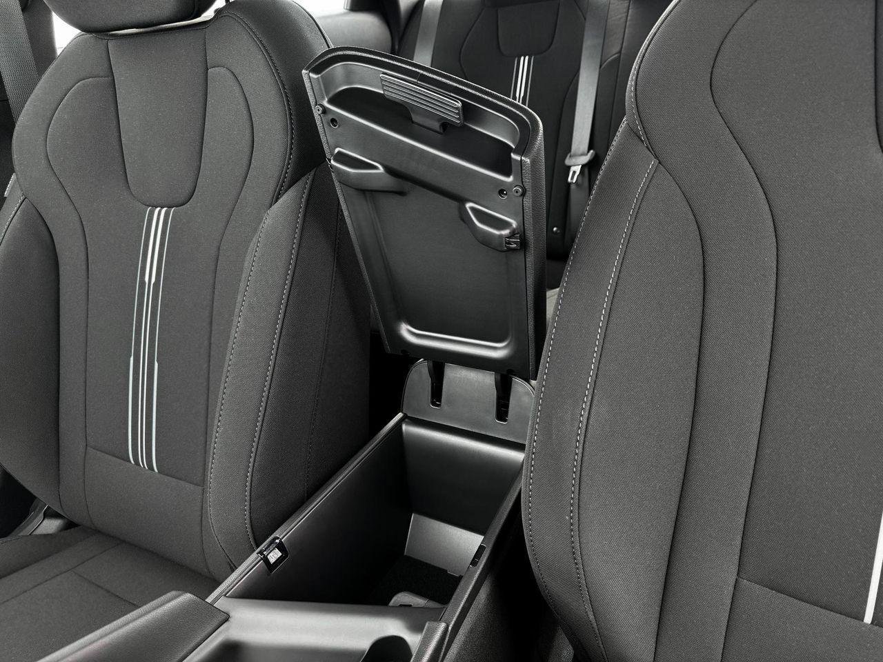 New 2025 Hyundai Elantra Sport image 18