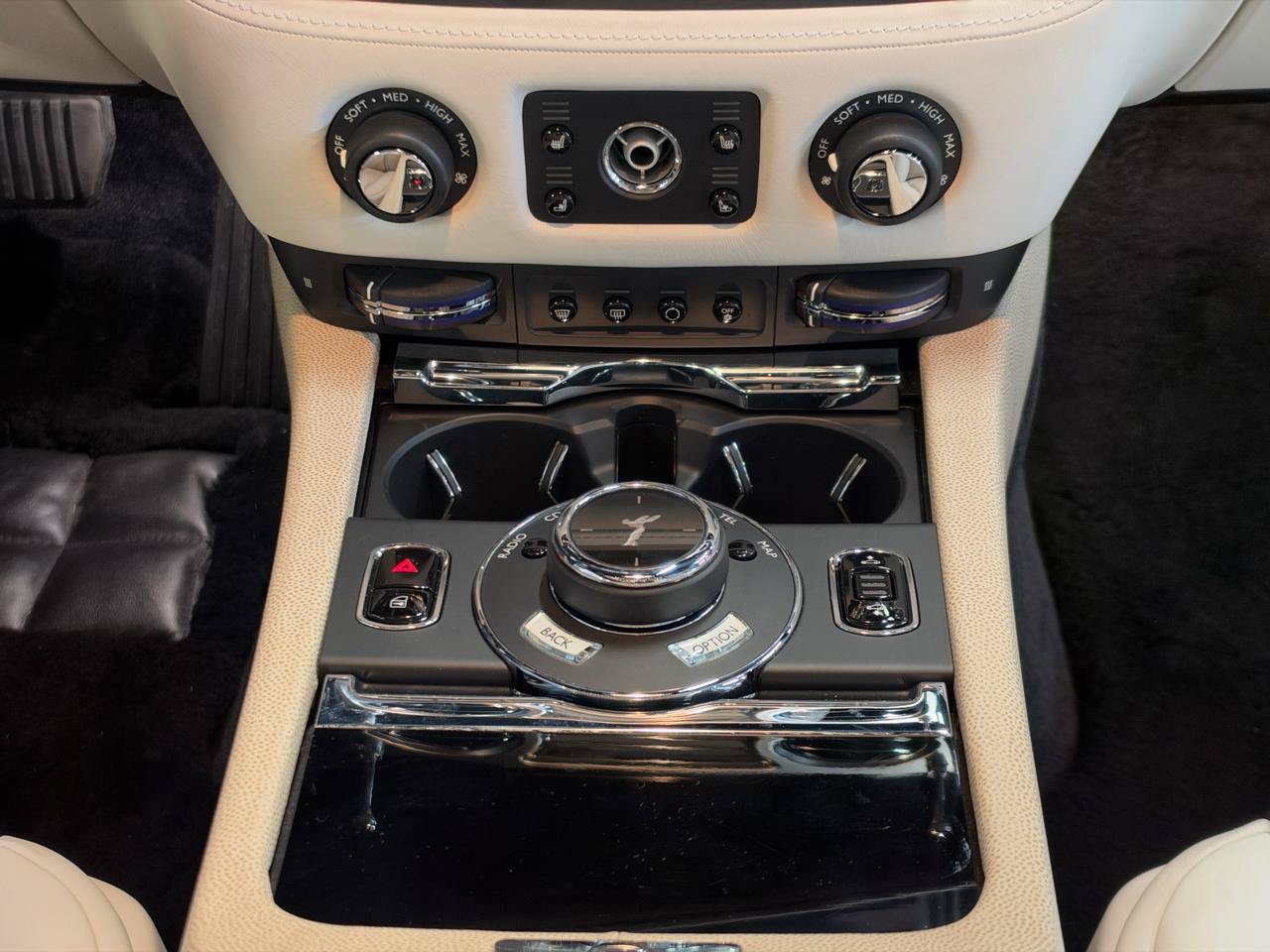 Used 2016 Rolls-Royce Wraith RWD image 21