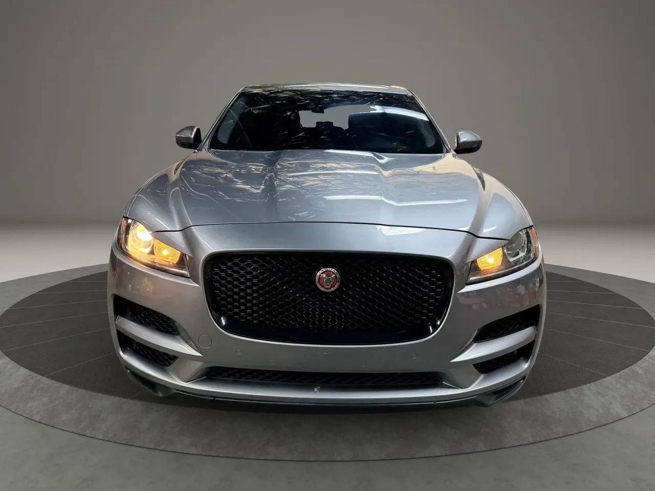 Used 2020 Jaguar F-PACE Premium AWD/4WD image 2