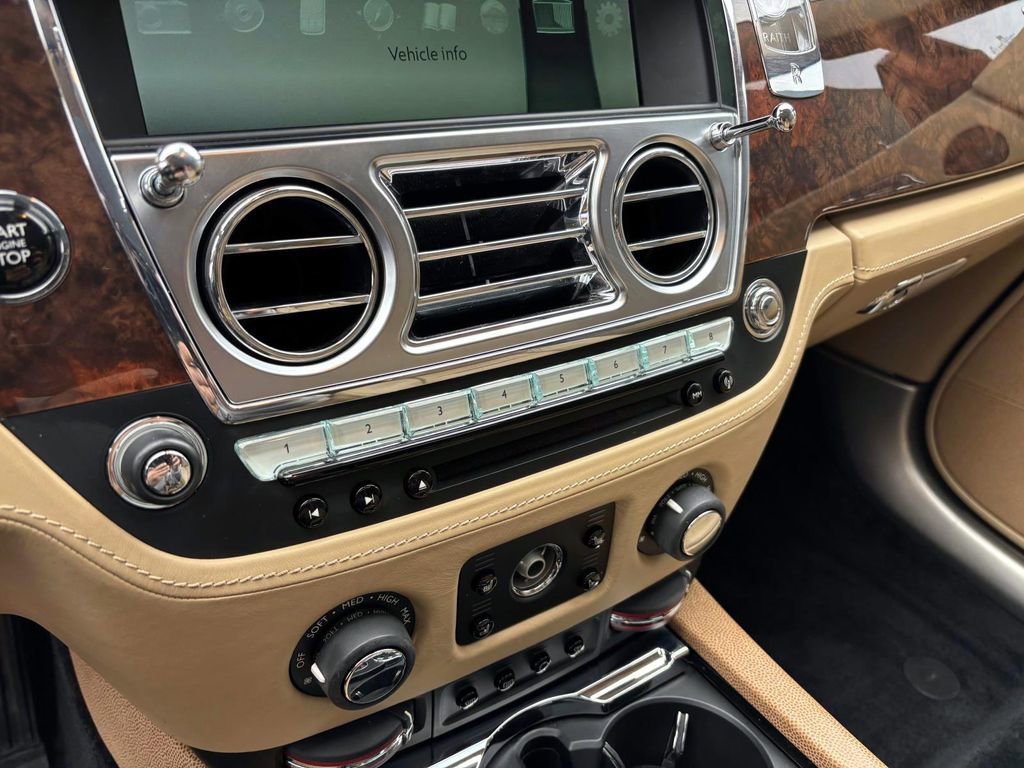 Used 2014 Rolls-Royce Wraith image 24