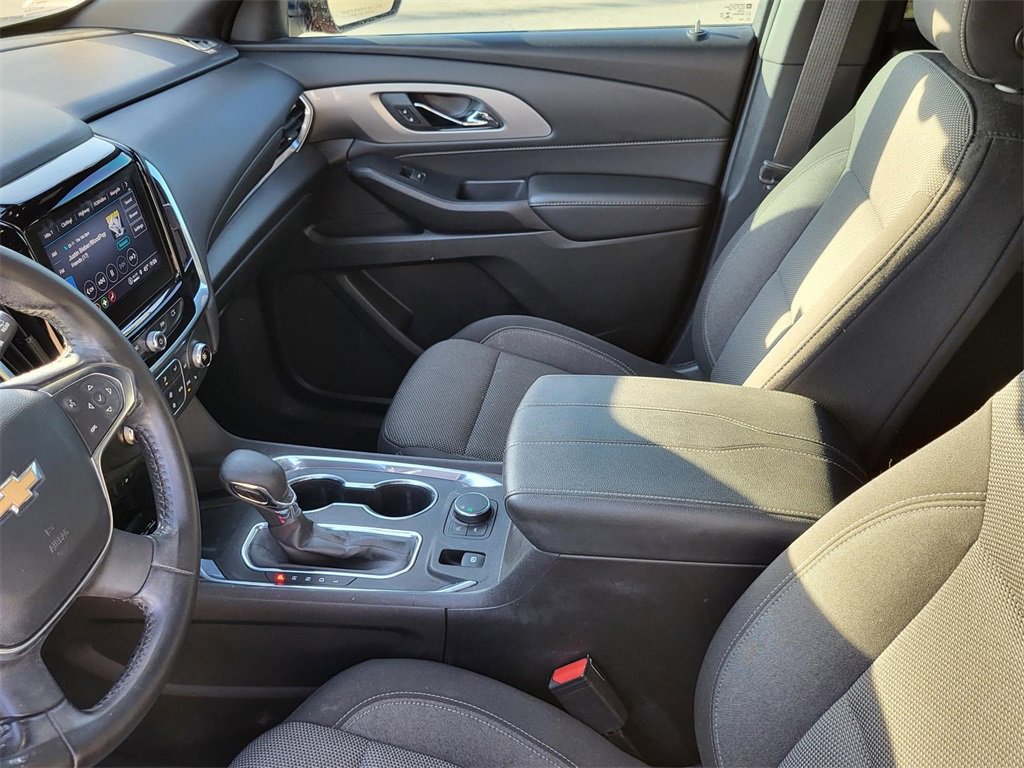 Used 2022 Chevrolet Traverse LT image 30