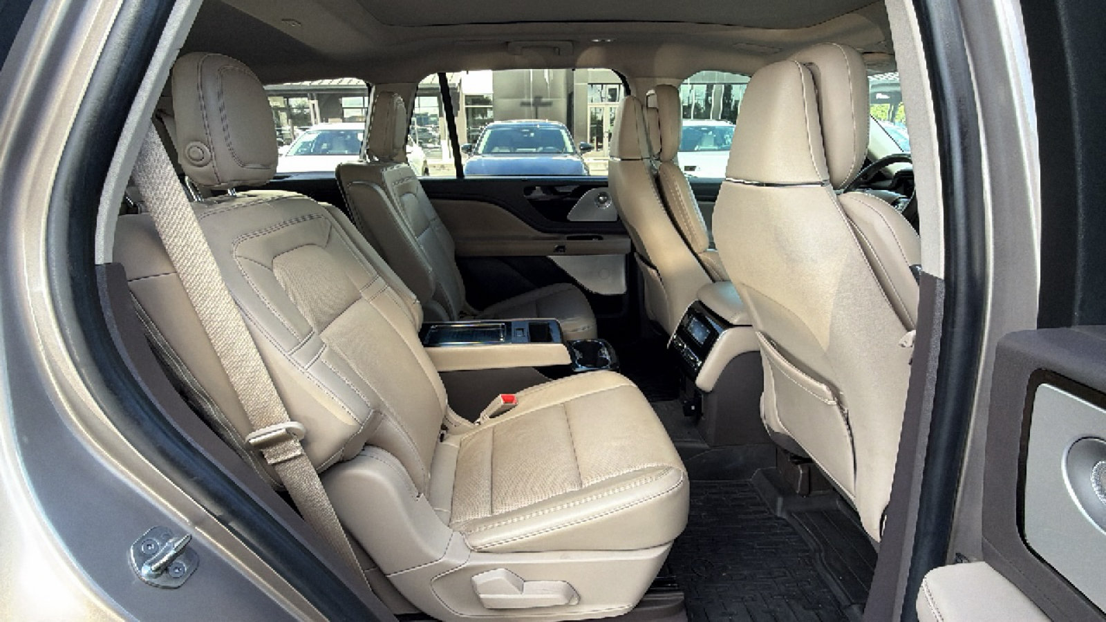 Used 2020 Lincoln Aviator Reserve w/ Equipment Group 201A RWD image 29