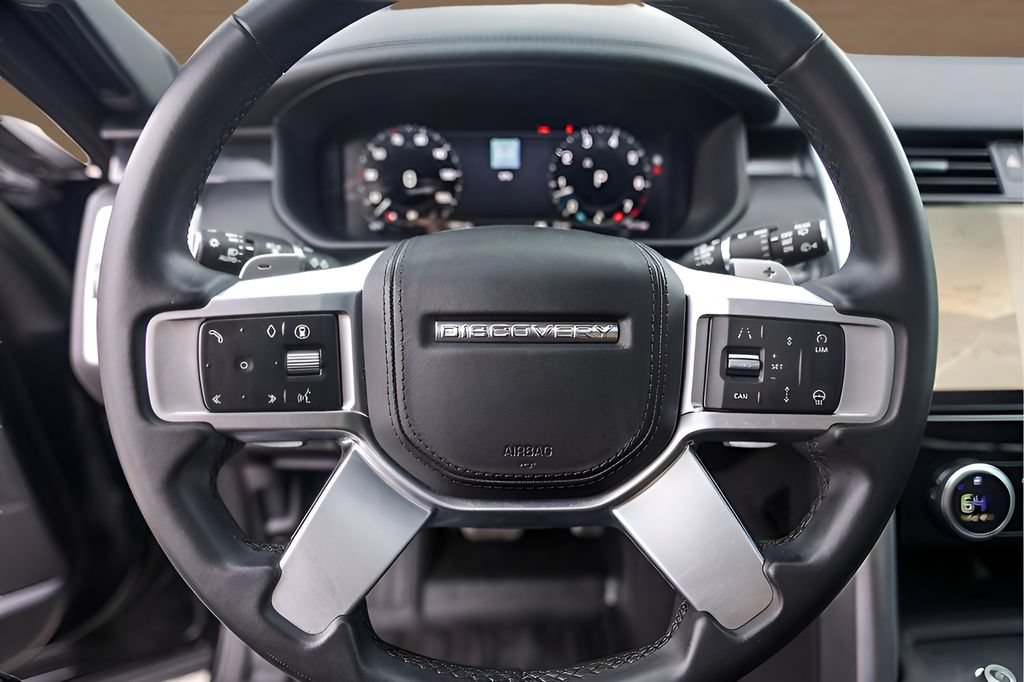 Used 2024 Land Rover Discovery Metropolitan Edition AWD/4WD image 12