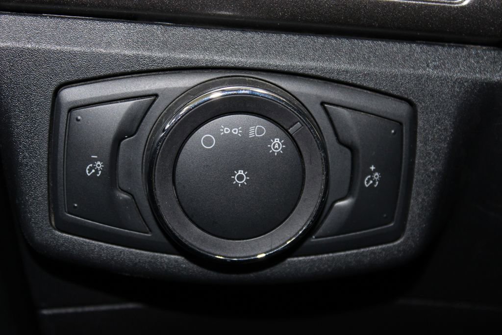 Used 2020 Ford Fusion SE image 21