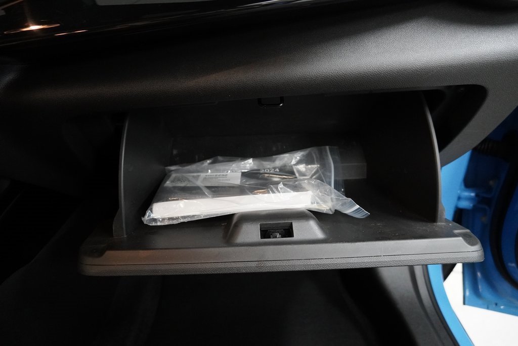 Used 2024 Chevrolet Trax RS w/ Sunroof Package image 36