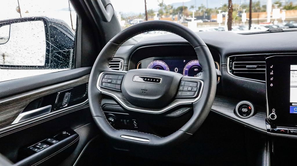 Used 2024 Jeep Wagoneer L Series II w/ Flexible Seating Group image 18